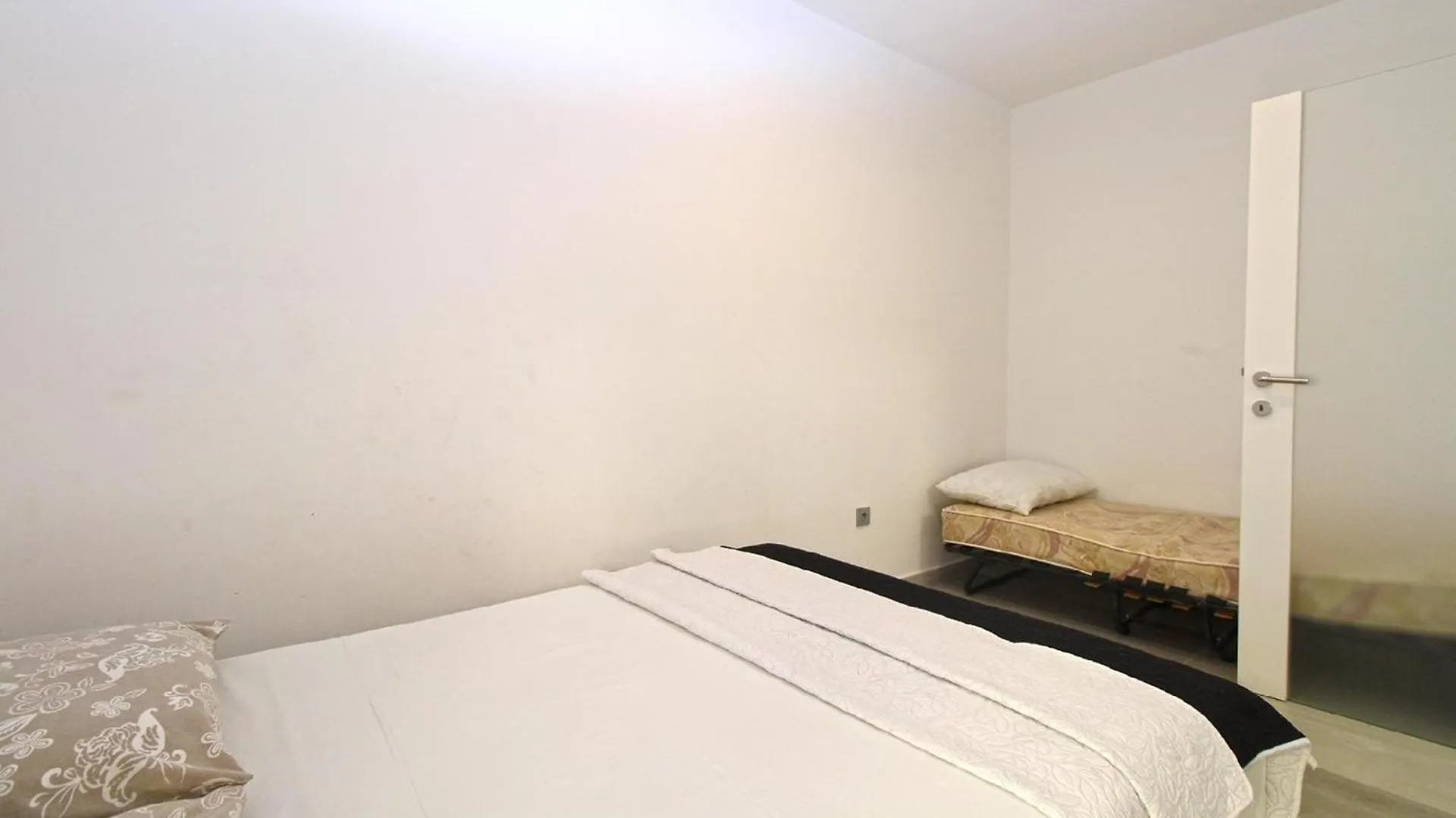Ferienwohnung Fuer 7 Personen Ca 90 Qm In Pjescana Uvala, Istrien Istrische Riviera شقة